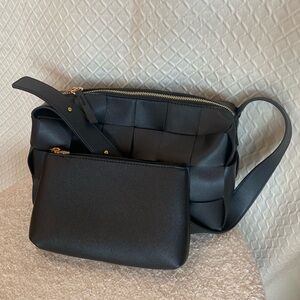 Unbranded Y2K Black Woven Shoulder Bag With Makeup/Accessory Bag. NWOT.